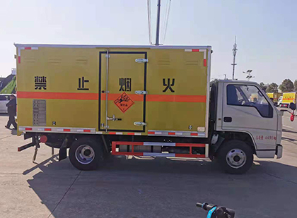 城北爆破器材运输车技术升级与安全合规新趋势
